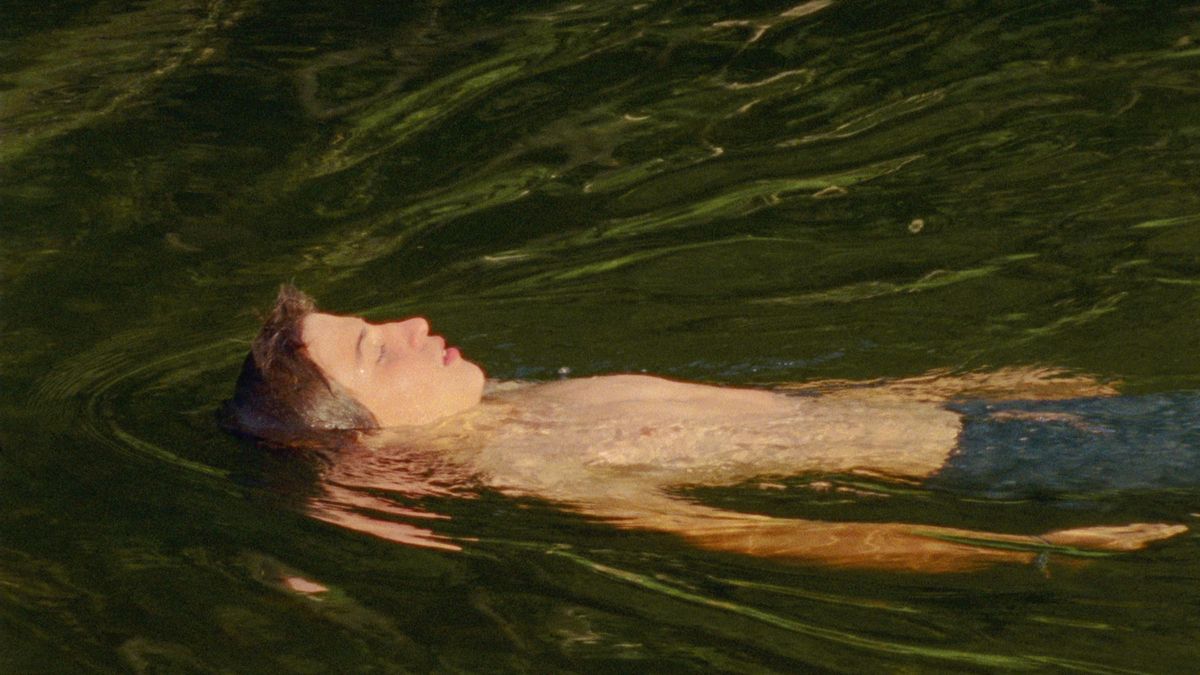 Jan Monter en el río en un momento de la película