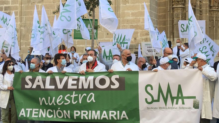 "Vamos a una medicina sin médicos": los facultativos denuncian el "desmantelamiento" de la Atención Primaria andaluza