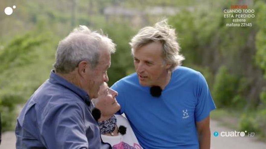 Calleja con la pareja de ancianos de León