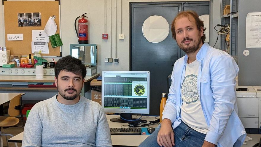 Javier Junquera y Carlos Cilleruelo, dos de los tres investigadores de la UAH que participan en ProTego