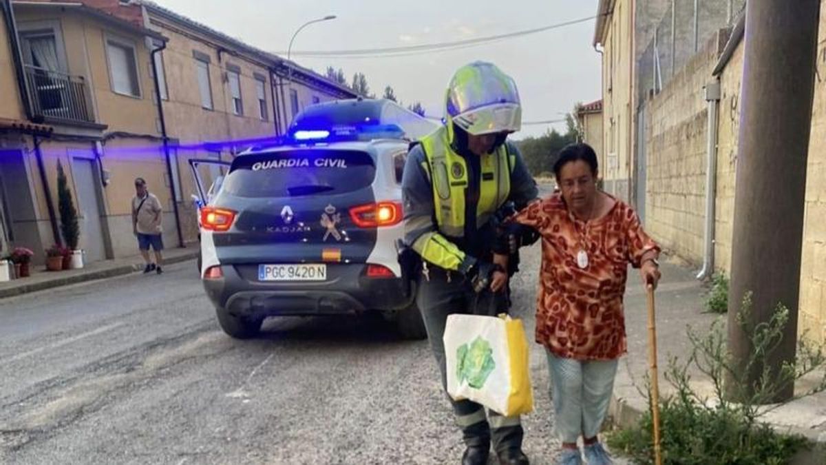 La Guardia Civil en labor de apoyo y desalojos en pueblos del sur de la provincia de León.
