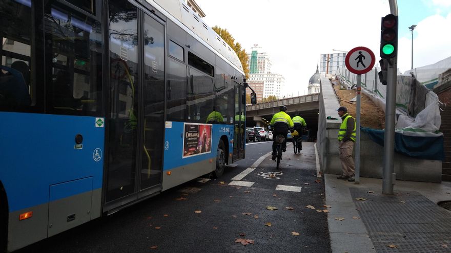 Paso del carril bici desde la Cuesta de San Vicente hacia la Gran Vía