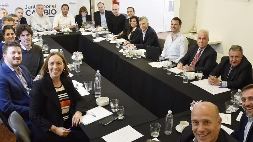 Juntos por el Cambio muestra foto de unidad y le pone freno a Milei