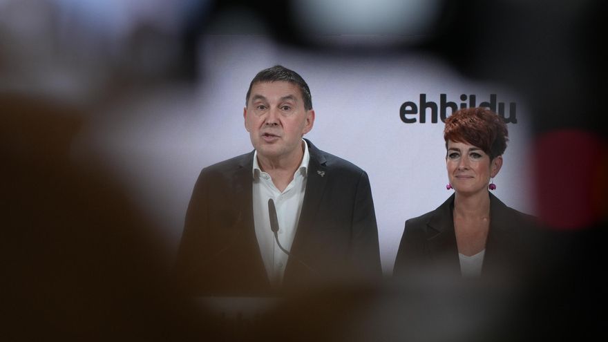 El paso atrás de EH Bildu: 48 horas de división interna, cálculo electoral y llamadas al respeto a las víctimas