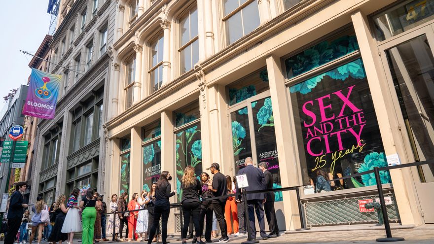 La protagonista de "Sexo en Nueva York" celebra 25 años de influencia en la moda