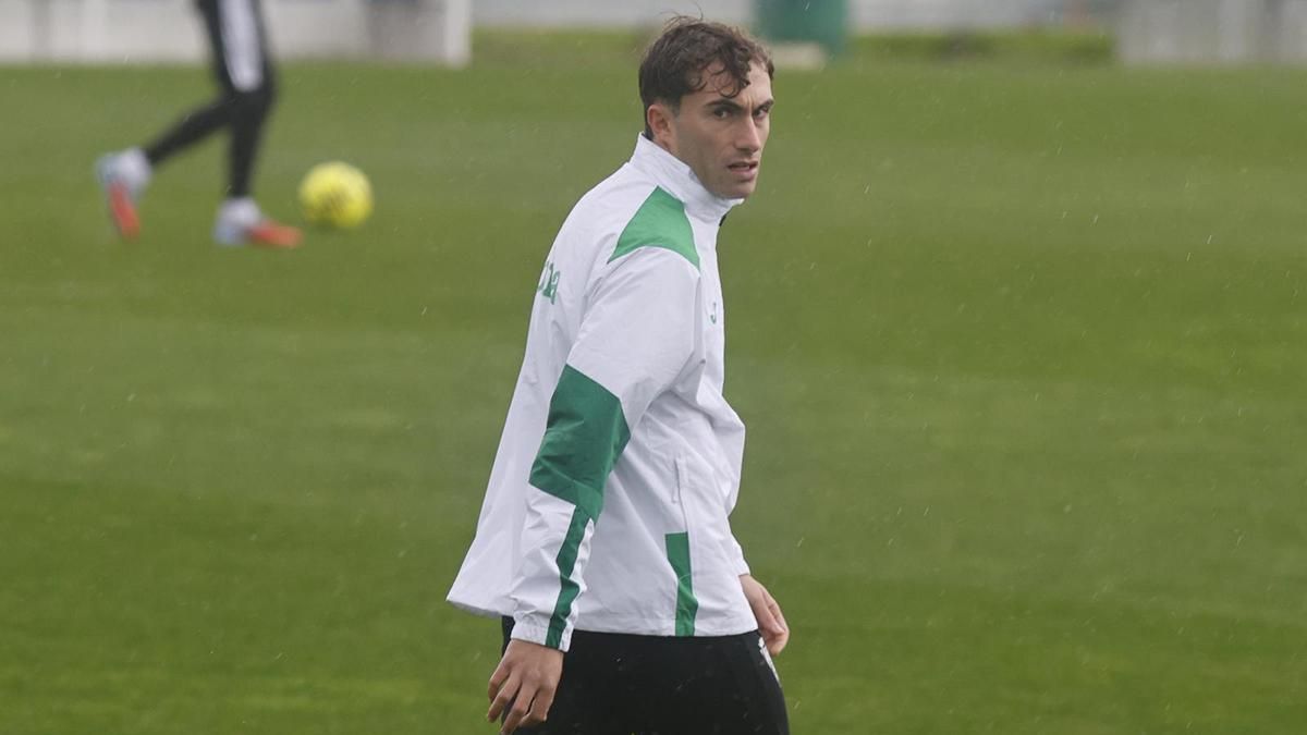 Mikel Goti en su primer entrenamiento con el Córdoba CF