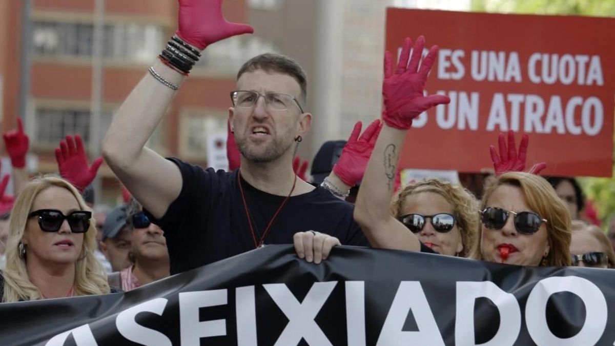 La carga burocrática 'asfixia' a 70.559 autónomos asturianos: pierden 226 horas de trabajo al año en resolver el 'papeleo'