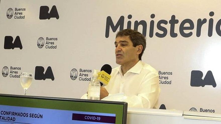 Quirós relacionó el aumento de contagios con la "nueva ola de frío" y las reuniones en lugares cerrados