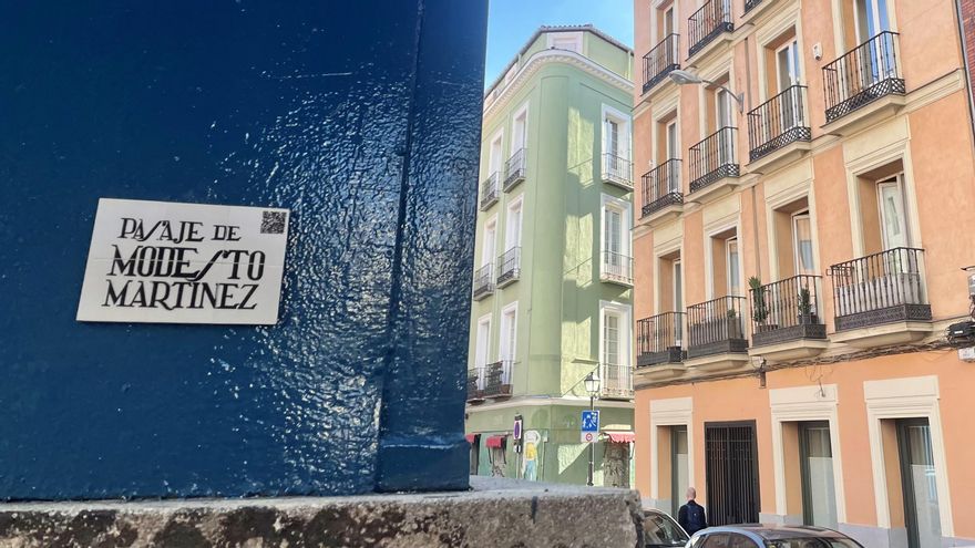 Último homenaje al hombre que se autodedicó una calle de Madrid: vuelve el pasaje de Modesto Martínez