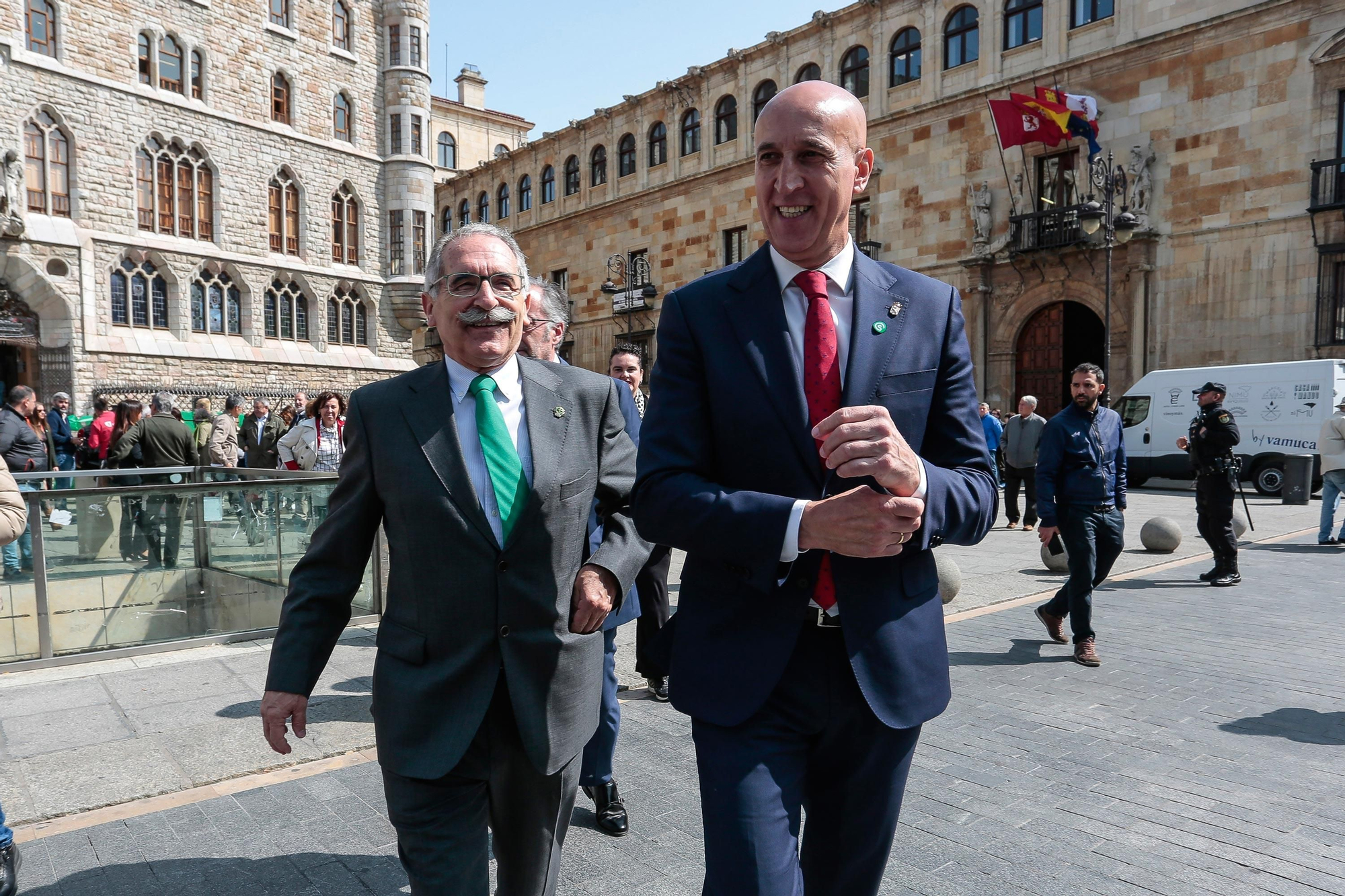 Estanislao de Luis Calabuig, de la asociación contra el cáncer, y José Antonio Diez.