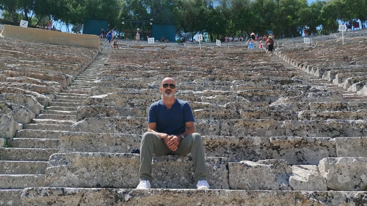 Andrés Expósito en el Teatro Epidauro de Argólida, en Grecia.