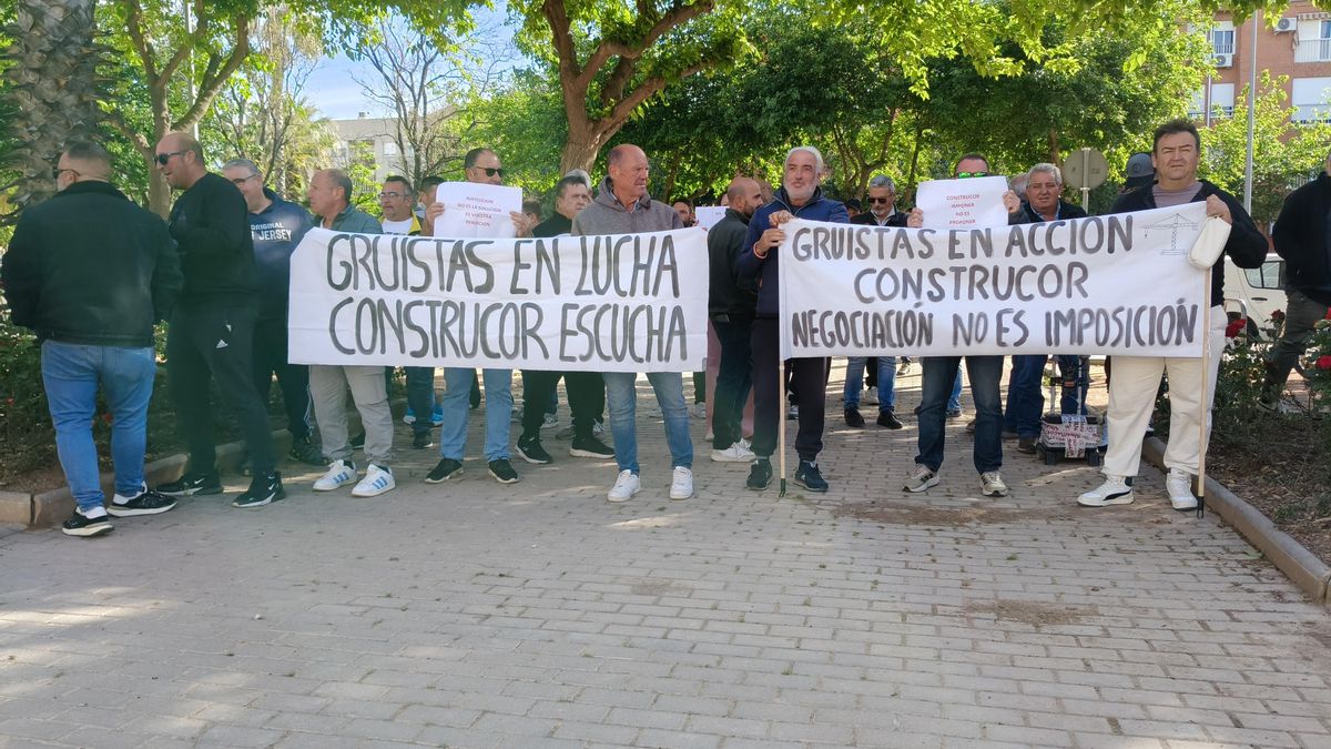 Manifestación de los gruistas en CECO