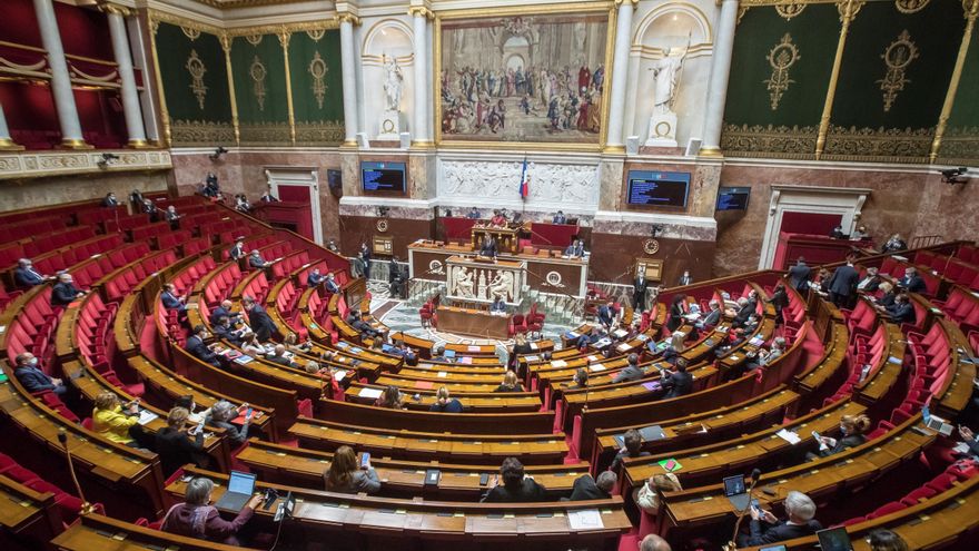 Vista de la Asamblea Nacional francesa durante el debate sobre el pasaporte de vacunación iniciado el pasado lunes. EFE/EPA/CHRISTOPHE PETIT TESSON