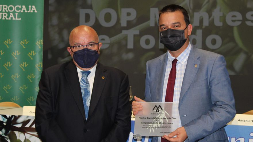 El primer ‘Cornicabra de Oro’, que otorga la DO Aceite Montes de Toledo, premia a la Fundación Dieta Mediterránea