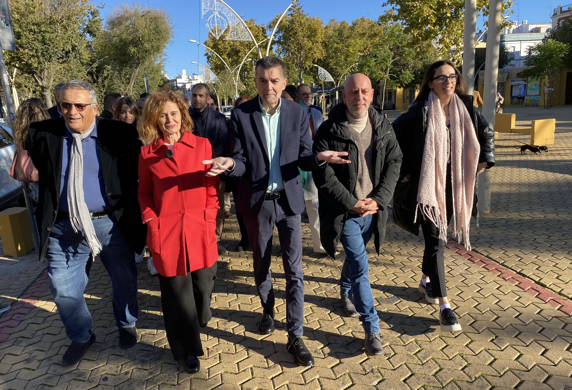 Las fuerzas de izquierda que ahora impulsan Por Andalucía han respaldado a Maíllo con un paseo simbólico por la Alameda de Sevilla.
