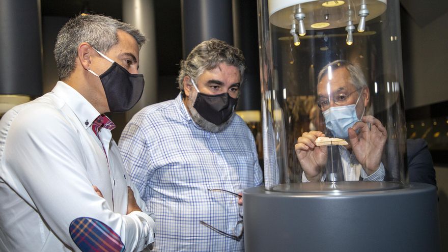 El vicepresidente de Cantabria y el ministro de Cultura, en el Mupac.