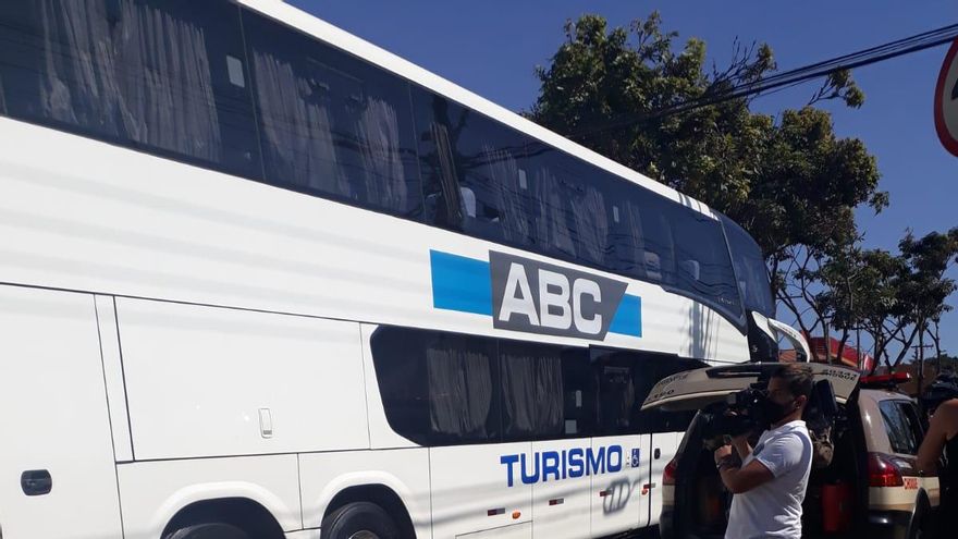 El plantel de Boca vuelve a la Argentina después de pasar la noche en el micro, en Brasil