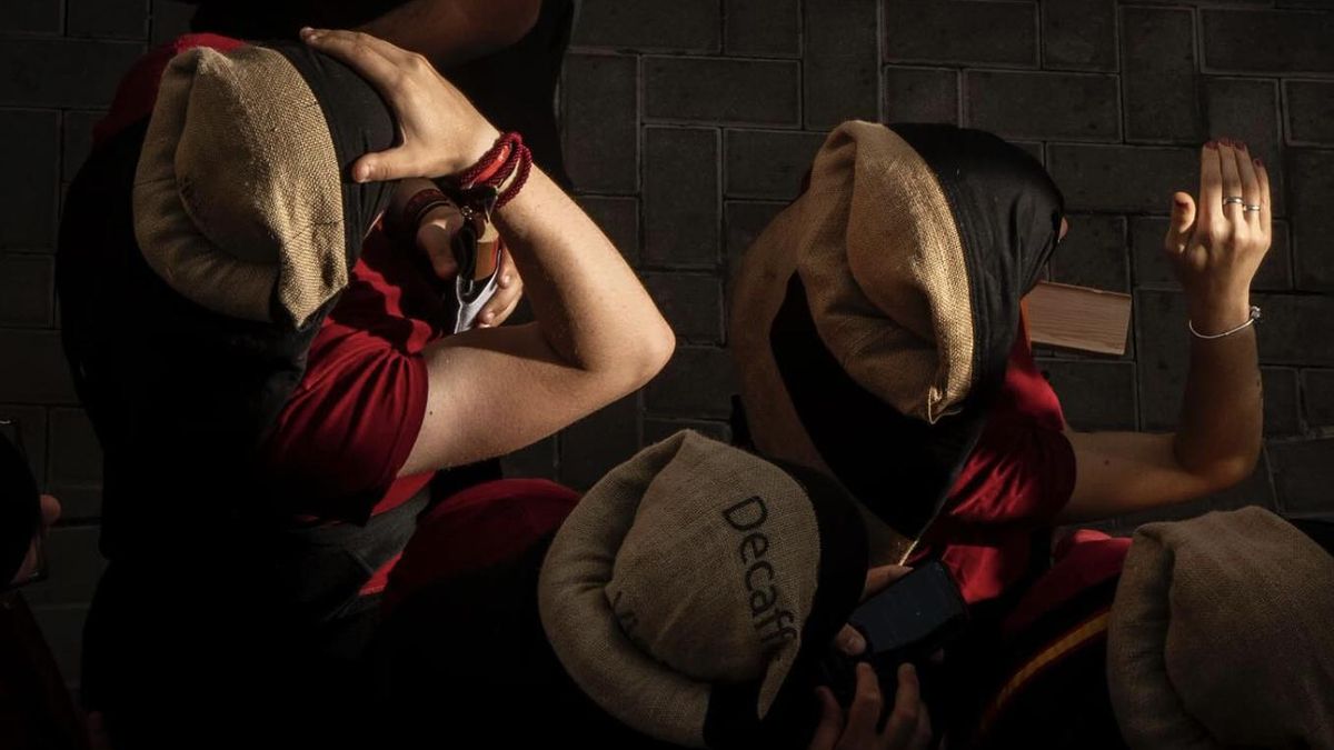 'Costaleras', un mapa de las mujeres que cargan pasos a costal en España para desmontar prejuicios con datos