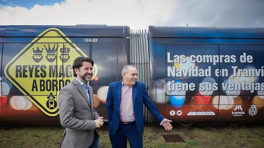 Carlos Alonso, a la izquierda, junta a Efraín Medina en la presentación de una campaña comercial