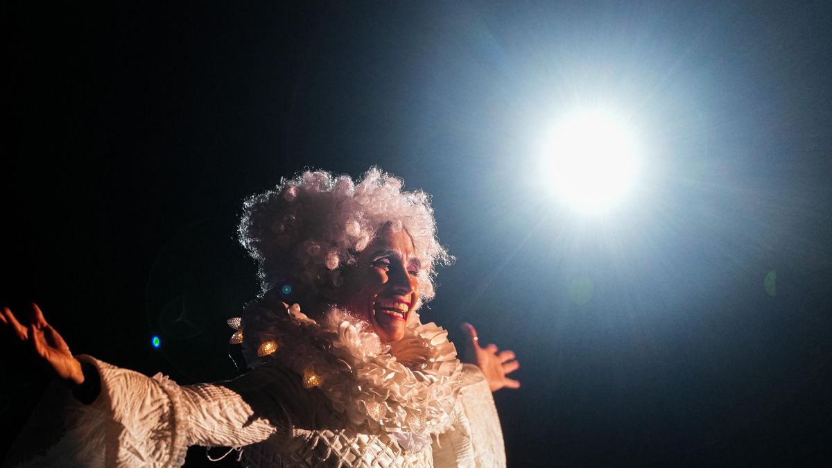 Espectáculo de acrobacias en la Corredera