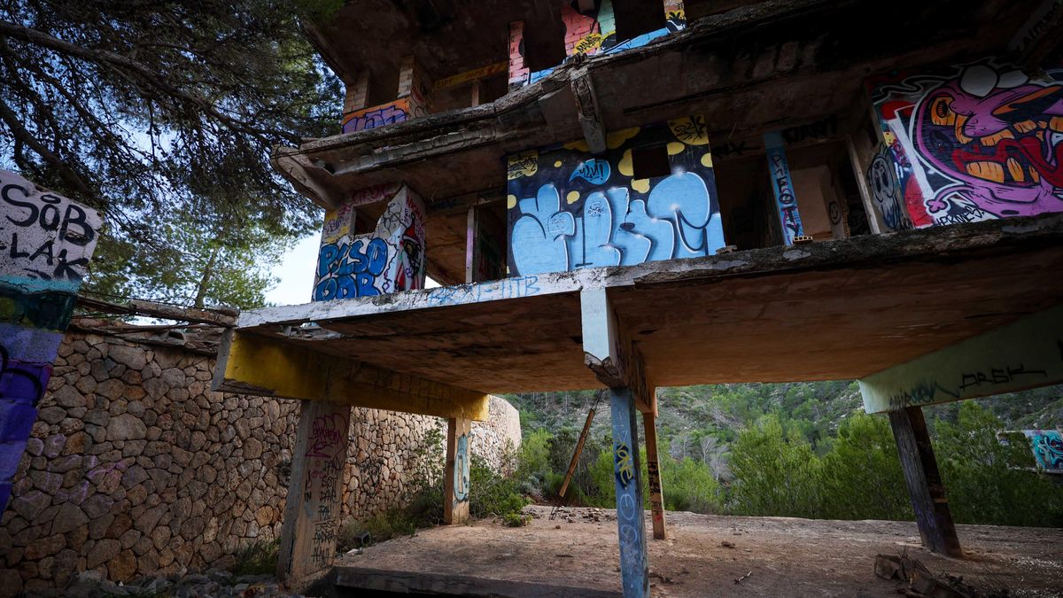 Los grafitis han ido proliferando por la edificación abandonada a lo largo de los años