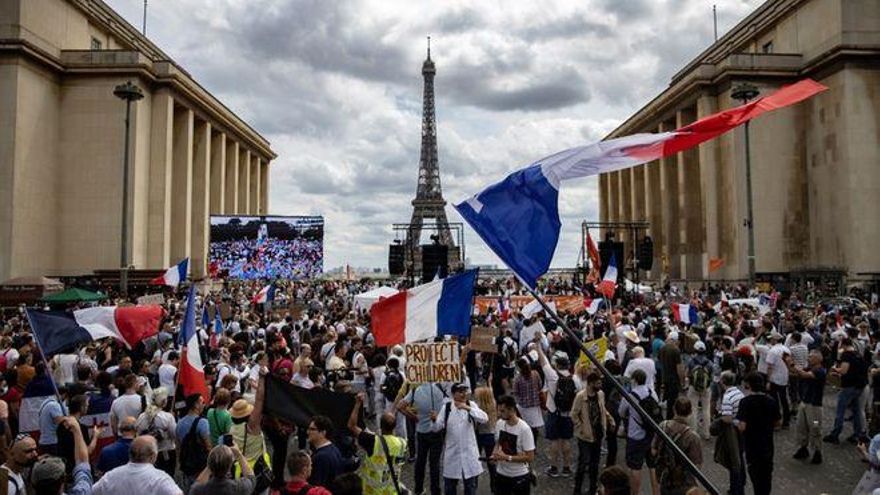 La ultraderecha se sube a la ola de protestas contra los pasaportes de vacunación en Europa