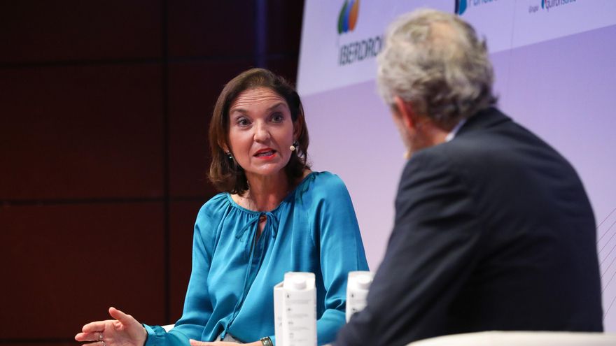 La ministra de Industria, Comercio y Turismo, Reyes Maroto, entrevistada por Gumersindo Lafuente, director de Opinion de elDiario.es.