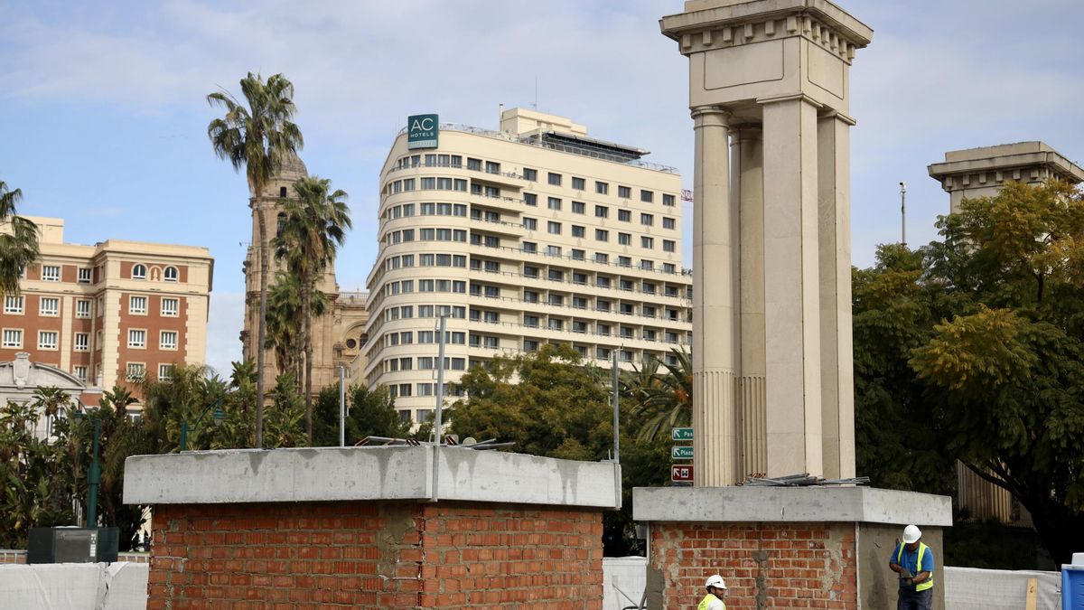 El Gobierno de Moreno rechaza que deba proteger el Centro Histórico de Málaga ante las polémicas esculturas del Puerto