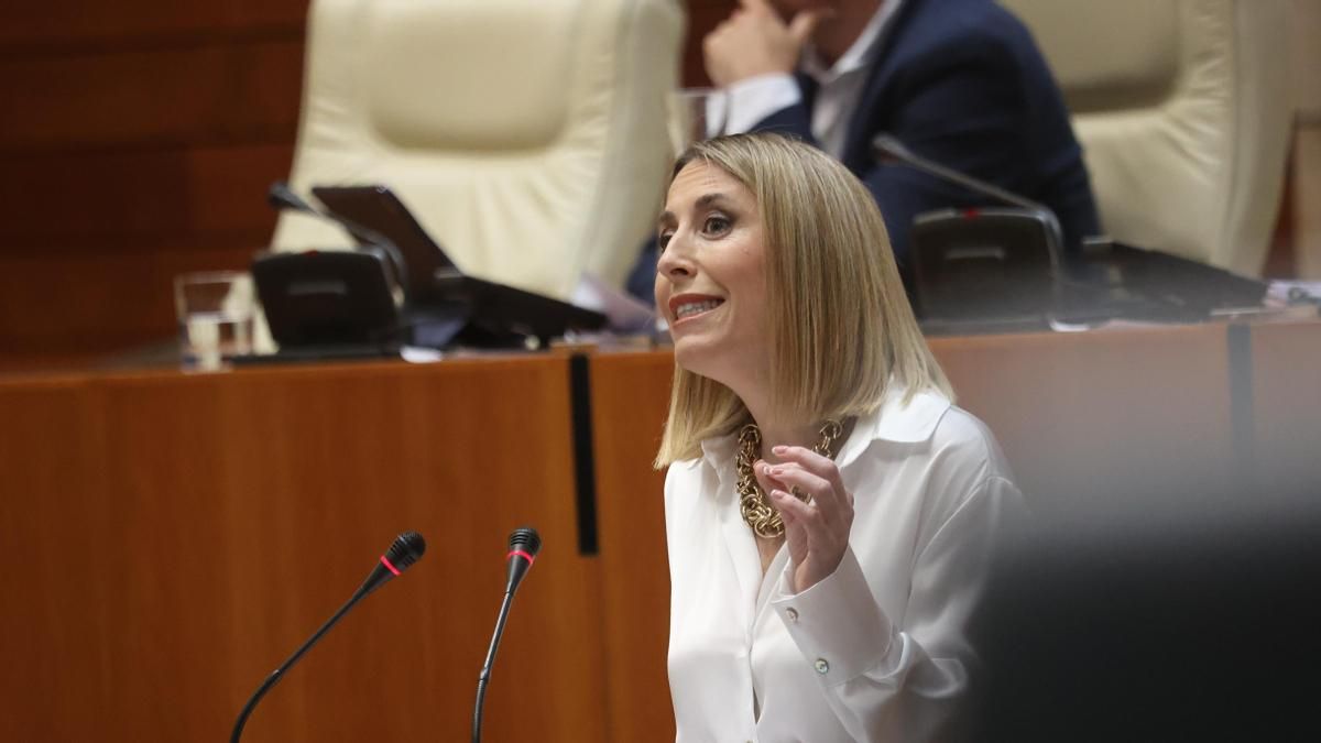 La candidata a la Presidencia de la Junta de Extremadura, María Guardiola, durate su discurso de investidura este martes en la Asamblea