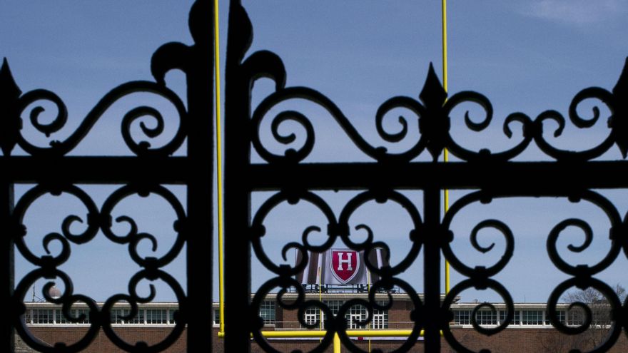 Harvard cede ante presiones de Trump y cambia el nombre de su departamento de diversidad