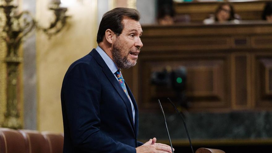 El ministro de Transportes, Óscar Puente, durante su intervención este miércoles ante el Congreso.