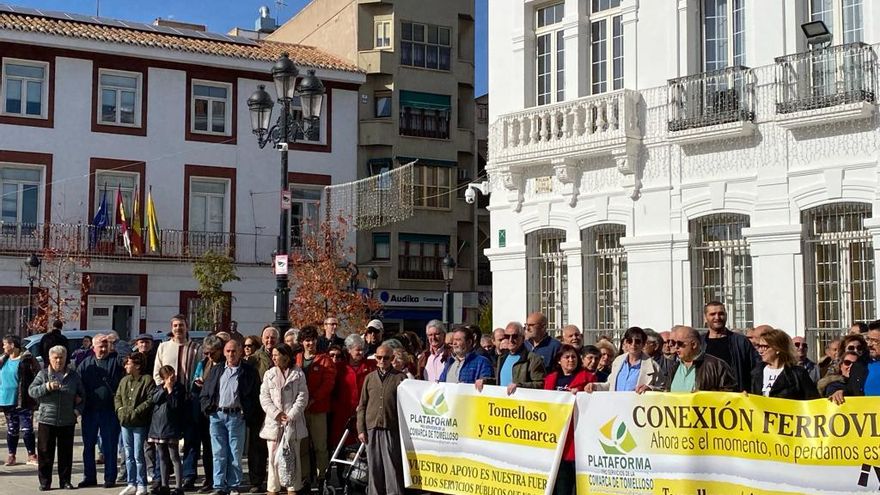 Protesta contra las políticas ferroviarias que han dejado a Castilla-La Mancha "invertebrada" y como "tierra de paso"