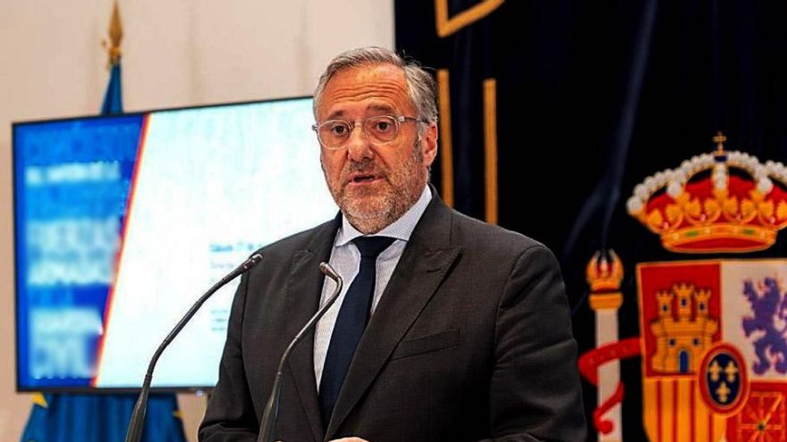 La Presidencia de las Cortes llama 'regional' al Parlamento pese a aprobarse en 2021 que se nombrara 'autonómico'