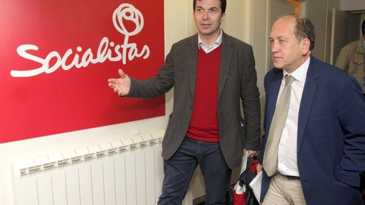 Xoaquín Fernández Leiceaga y Gonzalo Caballero en la sede del PSdG.