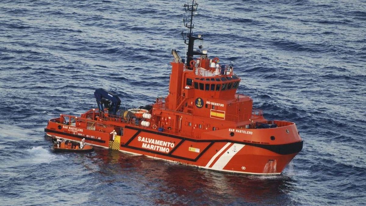Rescatados 56 inmigrantes de una patera en el Mar de Alborán