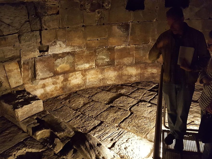 El Tullianum es la parte más antigua de la Cárcel Mamertina.