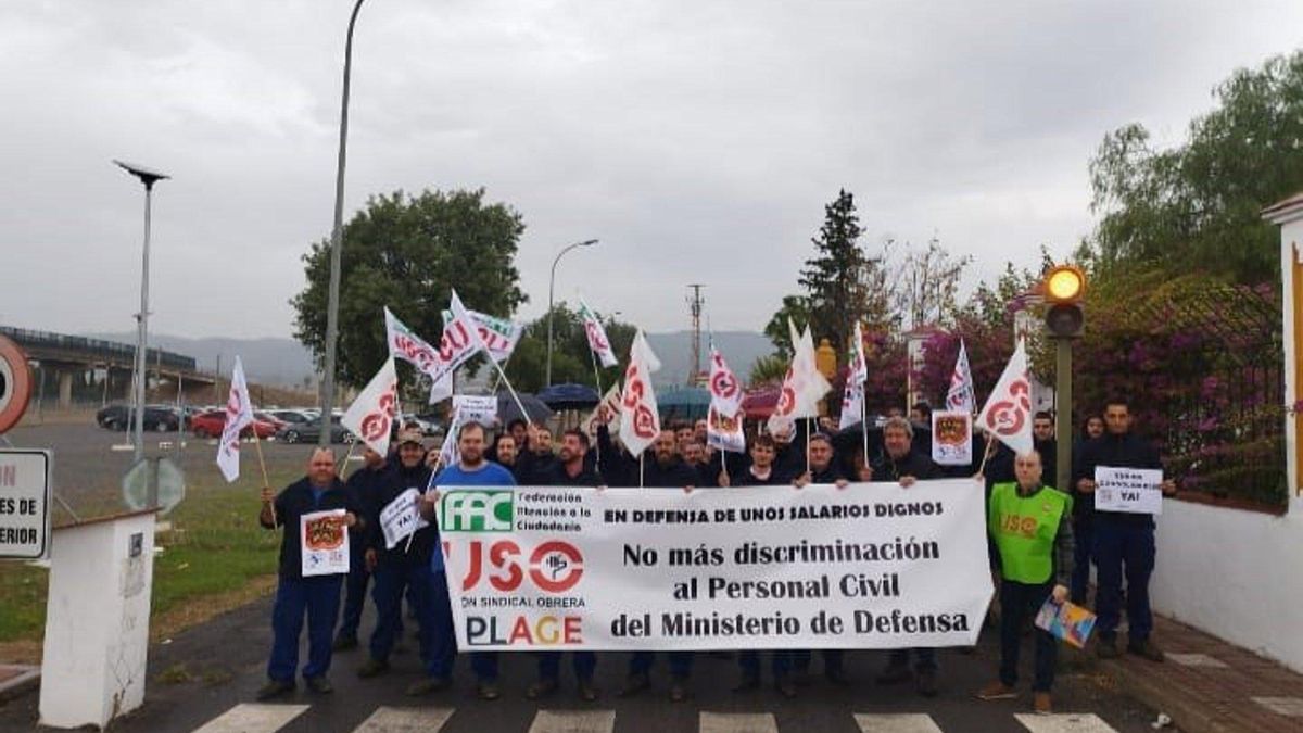 Trabajadores civiles de Defensa se concentran en Córdoba para exigir mejores condiciones laborales
