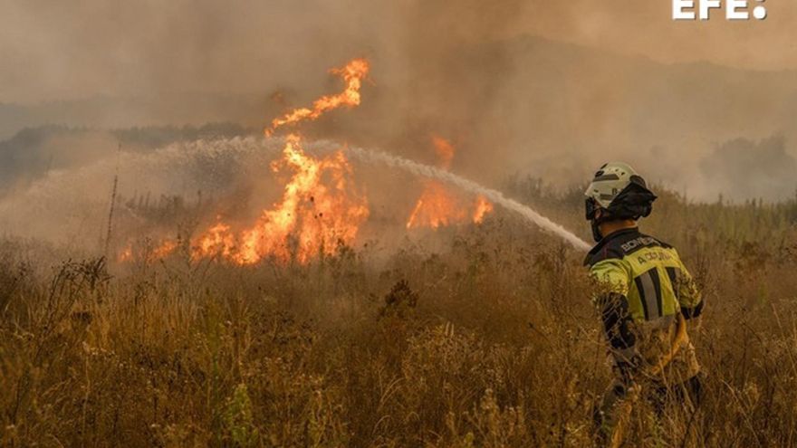 Última hora de los incendios: un muerto, varios heridos y una noche complicada por delante
