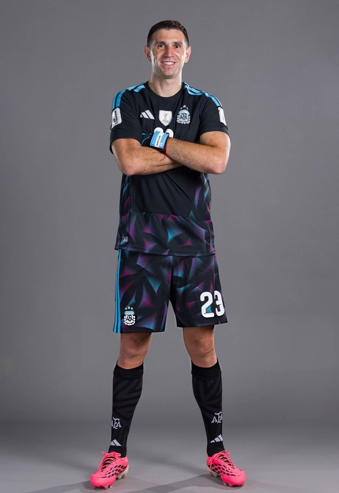 23 - Dibu Martínez