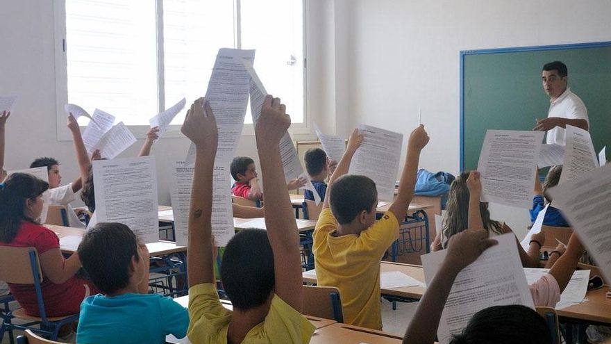 Lo que más hace sufrir al profesorado: burocracia que "sepulta", aulas masificadas y faltas de respeto