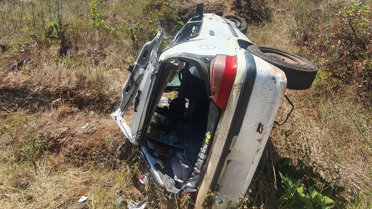 Imagen del vehículo que se ha precipitado  este lunes por una ladera  de un barranco en el municipio de Puntagorda.