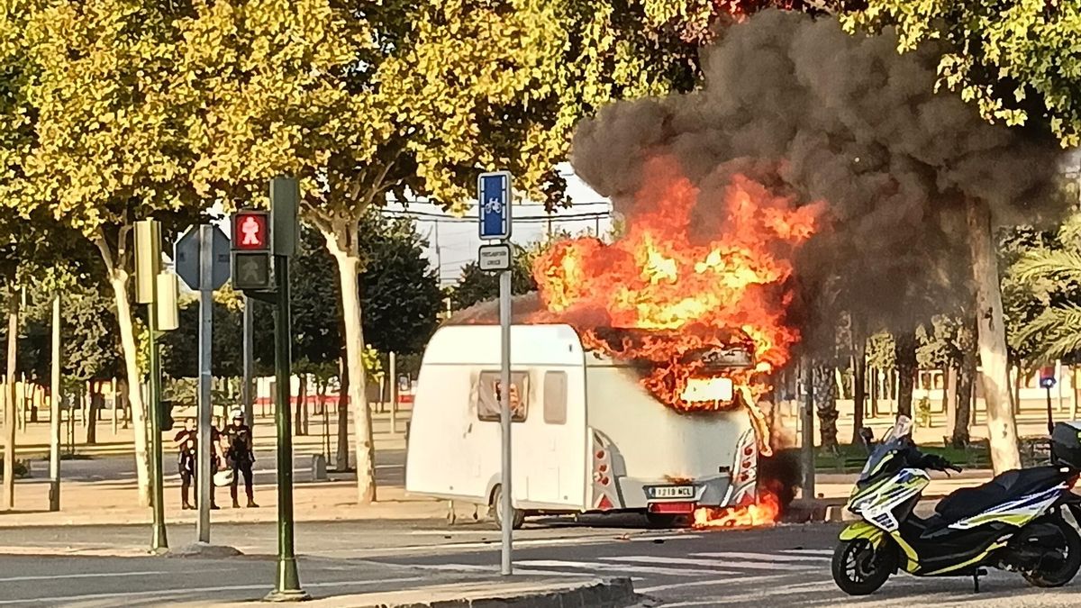 Incendio de una caravana en el recinto ferial.