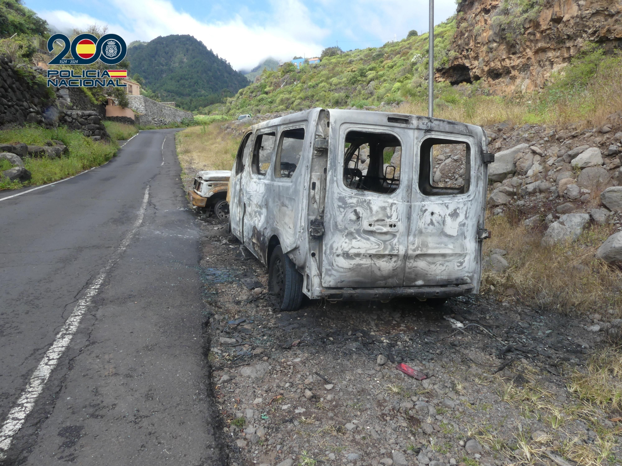 En la imagen los vehículos incendiados. POLICÍA NACIONAL