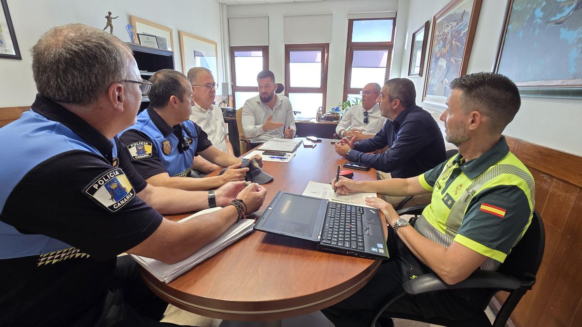 Reunión sobre el tráfico en la Bajada de la Virgen.
