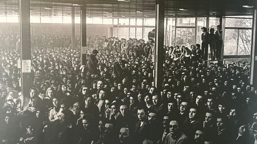 Asamblea en favor de la amnistía del 3 de febrero de 1976, convocada en la facultad de Derecho de la UB.