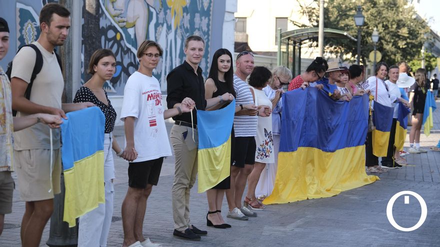 Cadena humana de ucranianos por el Día de la independencia de Ucrania y agradecimiento a Córdoba