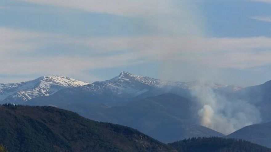 César Sánchez / ICAL Incendio en la localidad berciana de Montes de Valdueza (León)