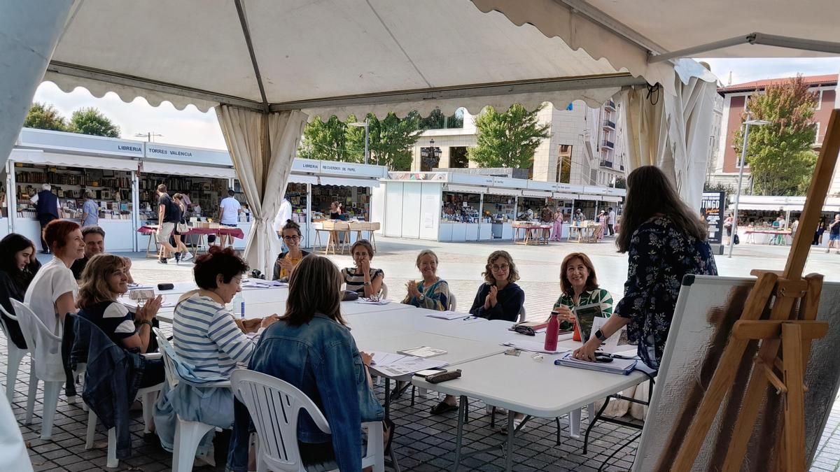 Imagen de archivo de un taller de la Feria del Libro Viejo de Santander.