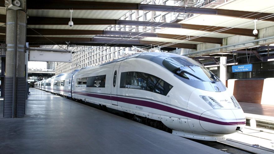 Archivo - Tren AVE de Siemens Velaro