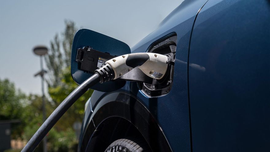 Toma de carga de la versión híbrida enchufable